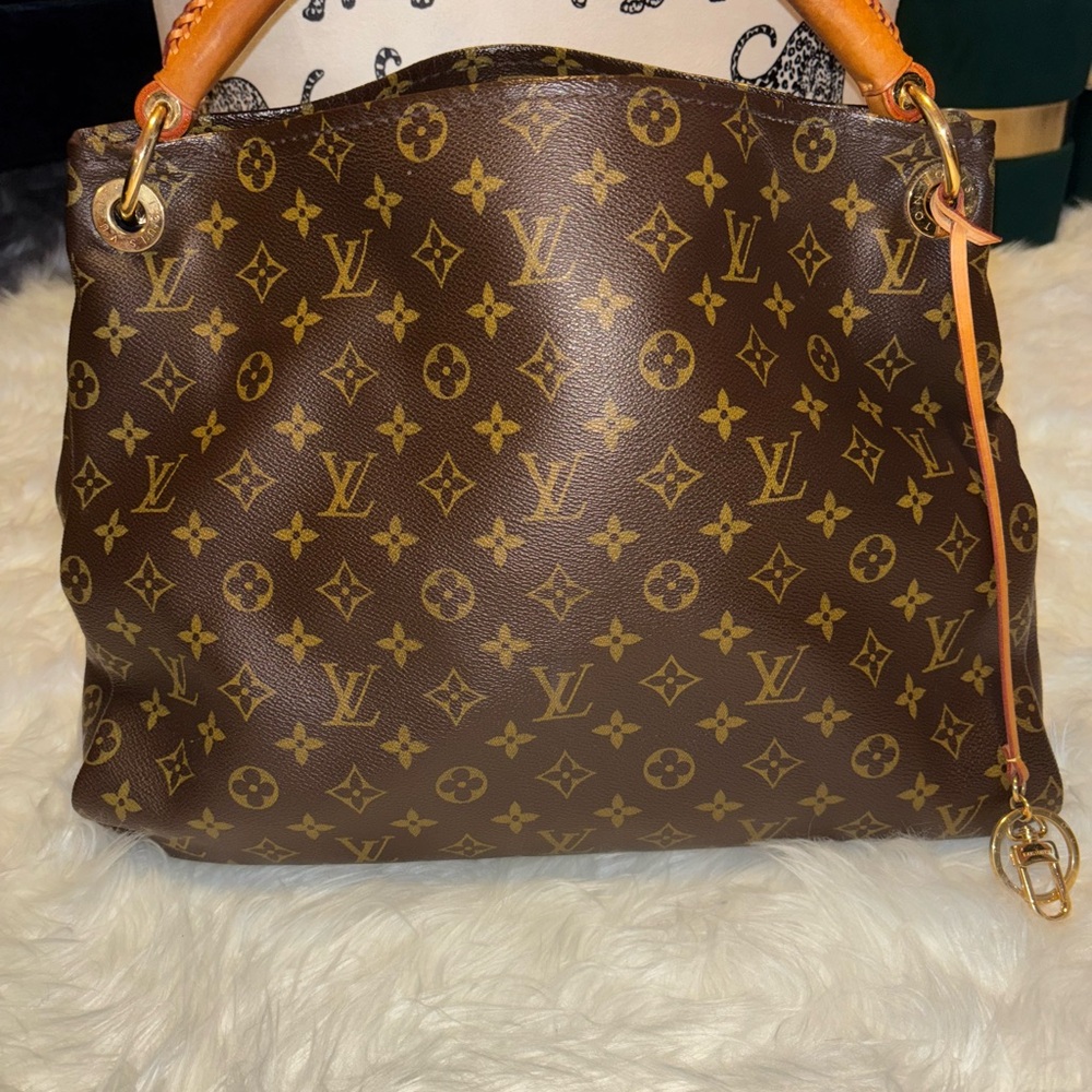 Louis Vuitton Artsy MM Monogram Shoulder Bag